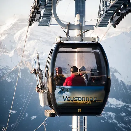 In Les Masses With Garden