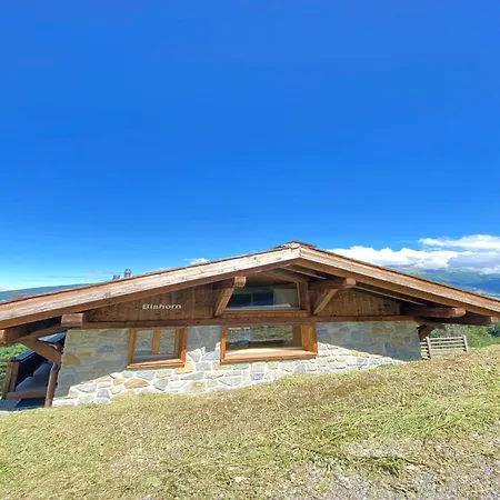 In Les Masses With Garden Agettes