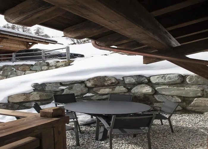 In Les Masses With Garden Agettes